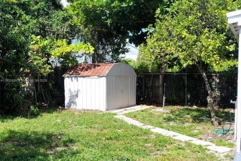 House in Miami, Florida 3 bedrooms, 79.06 sq.m. № 1758911 - photo 13