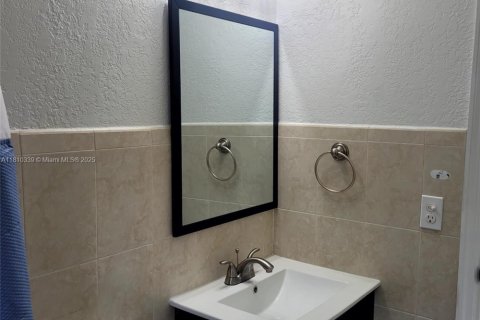 House in Miami, Florida 3 bedrooms, 79.06 sq.m. № 1758911 - photo 9