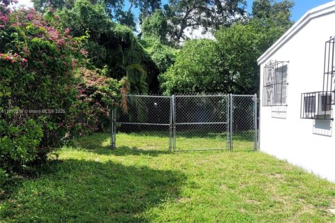 House in Miami, Florida 3 bedrooms, 79.06 sq.m. № 1758911 - photo 15