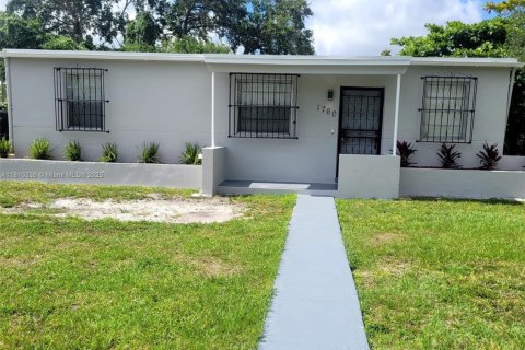 House in Miami, Florida 3 bedrooms, 79.06 sq.m. № 1758911 - photo 1