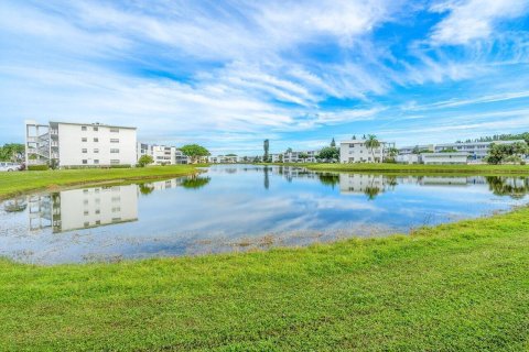 Condo in West Palm Beach, Florida, 2 bedrooms  № 878572 - photo 1