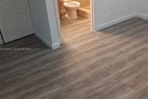 Снять в аренду виллу или дом в Майами-Бич, Флорида 650.22м2, № 2028732 - фото 13