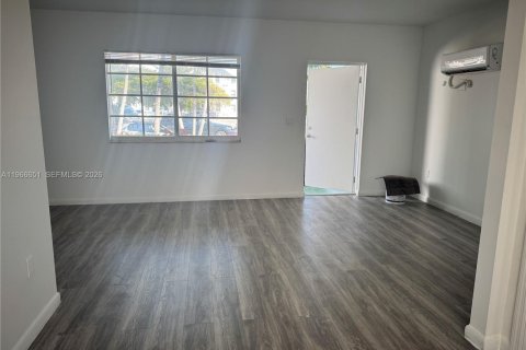 Снять в аренду виллу или дом в Майами-Бич, Флорида 650.22м2, № 2028732 - фото 2