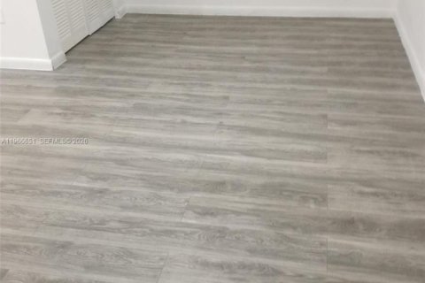 Снять в аренду виллу или дом в Майами-Бич, Флорида 650.22м2, № 2028732 - фото 16