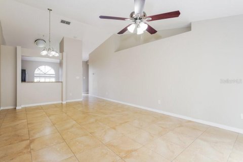 Villa ou maison à louer à Orlando, Floride: 3 chambres, 123.37 m2 № 2398698 - photo 4