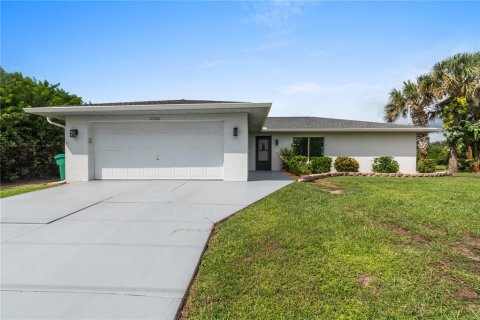 House in Englewood, Florida 2 bedrooms, 123.84 sq.m. № 2403600