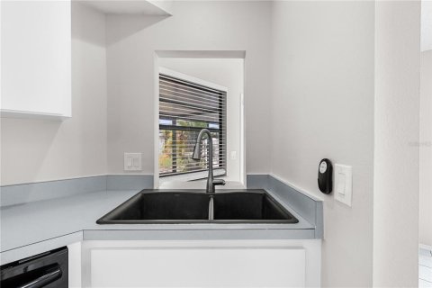House in Englewood, Florida 2 bedrooms, 123.84 sq.m. № 2403600 - photo 7