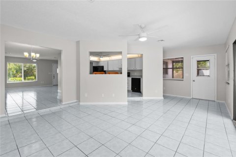 House in Englewood, Florida 2 bedrooms, 123.84 sq.m. № 2403600 - photo 12