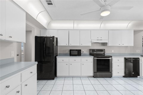 House in Englewood, Florida 2 bedrooms, 123.84 sq.m. № 2403600 - photo 6