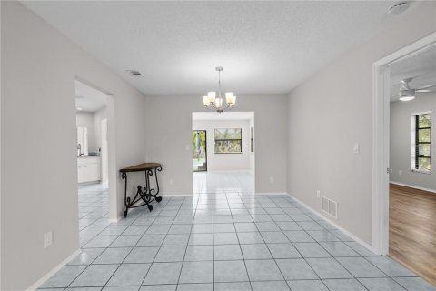 House in Englewood, Florida 2 bedrooms, 123.84 sq.m. № 2403600 - photo 9