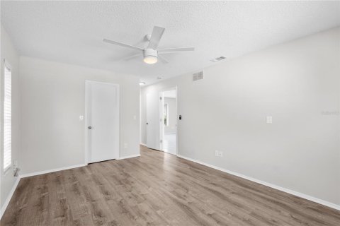 House in Englewood, Florida 2 bedrooms, 123.84 sq.m. № 2403600 - photo 19