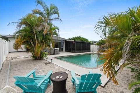 House in Englewood, Florida 2 bedrooms, 123.84 sq.m. № 2403600 - photo 2