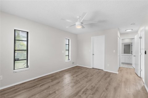 House in Englewood, Florida 2 bedrooms, 123.84 sq.m. № 2403600 - photo 18