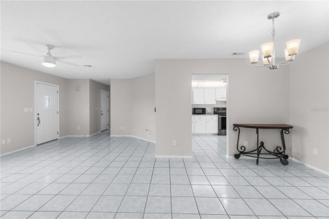 House in Englewood, Florida 2 bedrooms, 123.84 sq.m. № 2403600 - photo 15