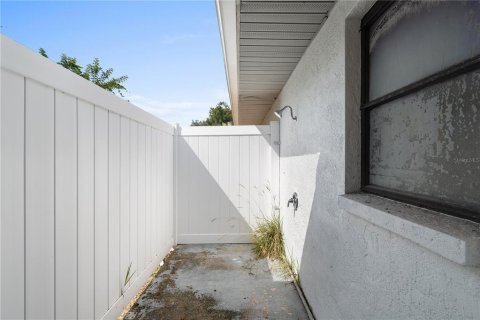 House in Englewood, Florida 2 bedrooms, 123.84 sq.m. № 2403600 - photo 27