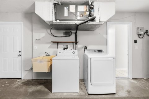 House in Englewood, Florida 2 bedrooms, 123.84 sq.m. № 2403600 - photo 26