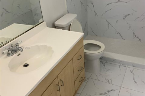 House in Miami, Florida 3 bedrooms № 2066909 - photo 6