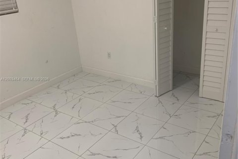 House in Miami, Florida 3 bedrooms № 2066909 - photo 4