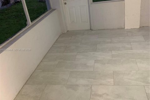 House in Miami, Florida 3 bedrooms № 2066909 - photo 10