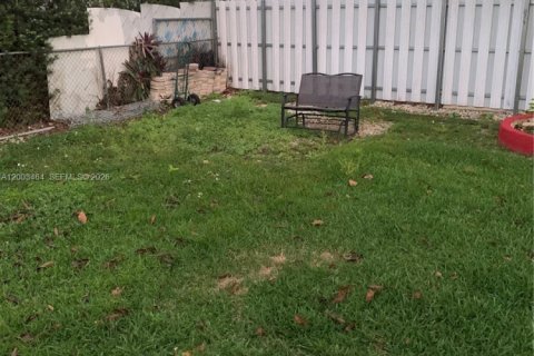 House in Miami, Florida 3 bedrooms № 2066909 - photo 8