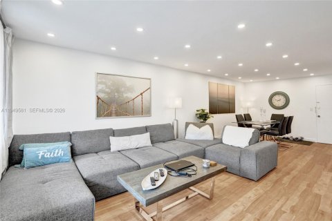 Copropriété à vendre à Hallandale Beach, Floride: 2 chambres, 116.13 m2 № 2005229 - photo 2