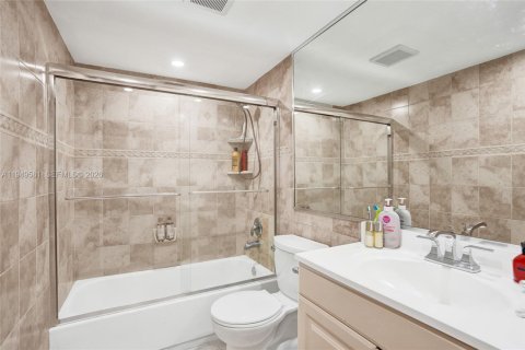 Copropriété à vendre à Hallandale Beach, Floride: 2 chambres, 116.13 m2 № 2005229 - photo 18