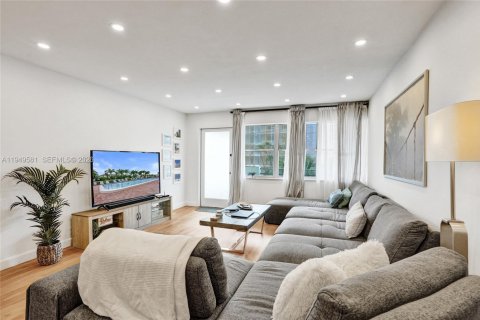 Copropriété à vendre à Hallandale Beach, Floride: 2 chambres, 116.13 m2 № 2005229 - photo 9