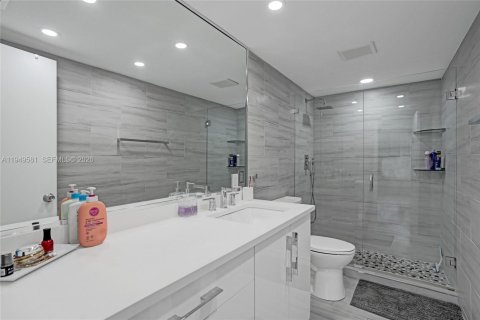 Copropriété à vendre à Hallandale Beach, Floride: 2 chambres, 116.13 m2 № 2005229 - photo 26