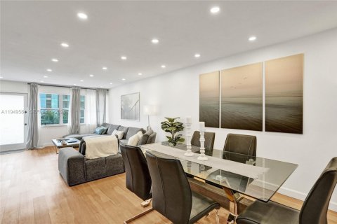 Condo à Hallandale Beach, Floride, 2 chambres  № 2005229