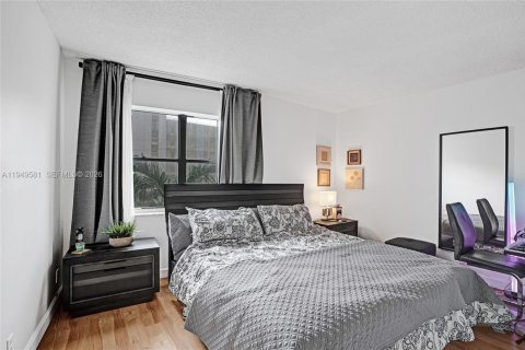 Copropriété à vendre à Hallandale Beach, Floride: 2 chambres, 116.13 m2 № 2005229 - photo 29