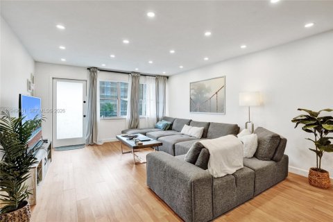 Copropriété à vendre à Hallandale Beach, Floride: 2 chambres, 116.13 m2 № 2005229 - photo 8