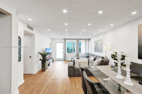 Copropriété à vendre à Hallandale Beach, Floride: 2 chambres, 116.13 m2 № 2005229 - photo 7