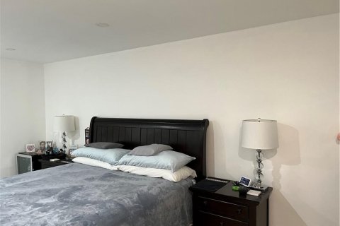 Condo in Hialeah, Florida, 3 bedrooms  № 1216359 - photo 1