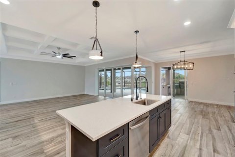 House in Port Charlotte, Florida 4 bedrooms, 209.31 sq.m. № 1532559 - photo 13