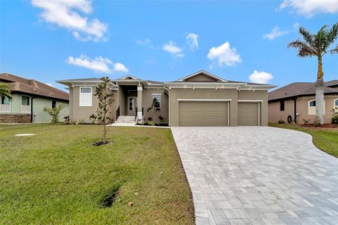 House in Port Charlotte, Florida 4 bedrooms, 209.31 sq.m. № 1532559 - photo 1