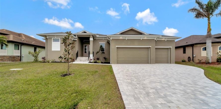 House in Port Charlotte, Florida 4 bedrooms, 209.31 sq.m. № 1532559