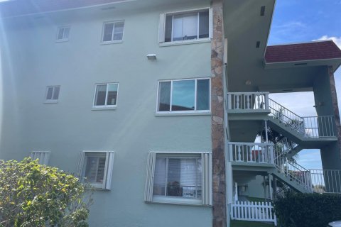 Купить кондоминиум в Палм Спрингс, Флорида 4 комнаты, 84.73м2, № 2082783 - фото 3