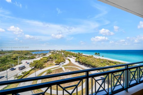 Condo in Hollywood, Florida, 3 bedrooms  № 1702187 - photo 25