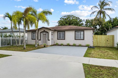 Casa en venta en Homestead, Florida, 3 dormitorios, 113.71 m2 № 1996076 - foto 2