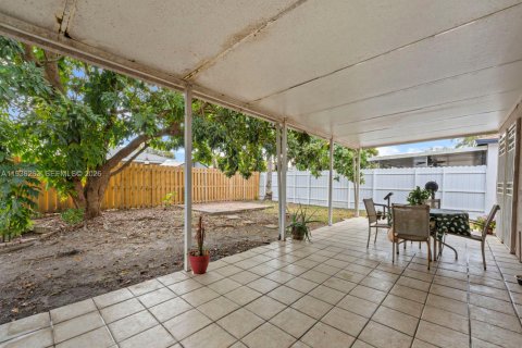 Casa en venta en Homestead, Florida, 3 dormitorios, 113.71 m2 № 1996076 - foto 14