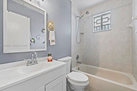 Casa en venta en Homestead, Florida, 3 dormitorios, 113.71 m2 № 1996076 - foto 9