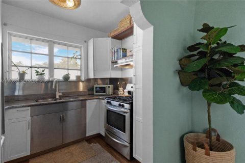 Condo in Miami Beach, Florida, 1 bedroom № 2060124 - photo 19