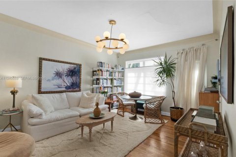 Condo in Miami Beach, Florida, 1 bedroom № 2060124 - photo 7