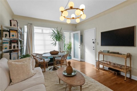 Condo in Miami Beach, Florida, 1 bedroom № 2060124 - photo 12