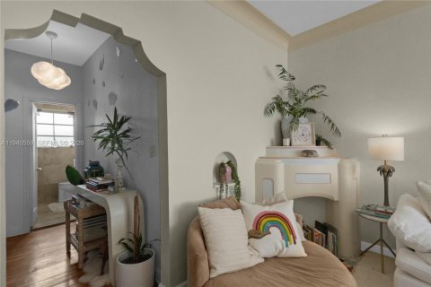 Condo in Miami Beach, Florida, 1 bedroom № 2060124 - photo 10