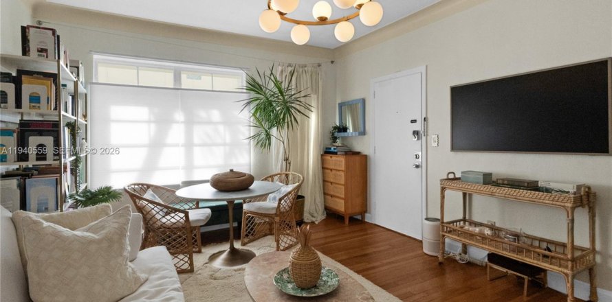 Condo in Miami Beach, Florida, 1 bedroom № 2060124