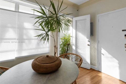 Condo in Miami Beach, Florida, 1 bedroom № 2060124 - photo 14