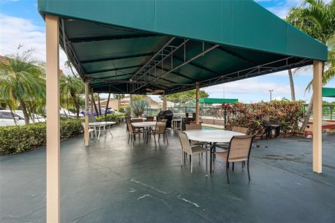 Copropriété à vendre à Pompano Beach, Floride: 1 chambre, 69.68 m2 № 2084595 - photo 26