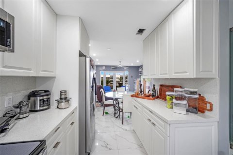 Copropriété à vendre à Pompano Beach, Floride: 1 chambre, 69.68 m2 № 2084595 - photo 3