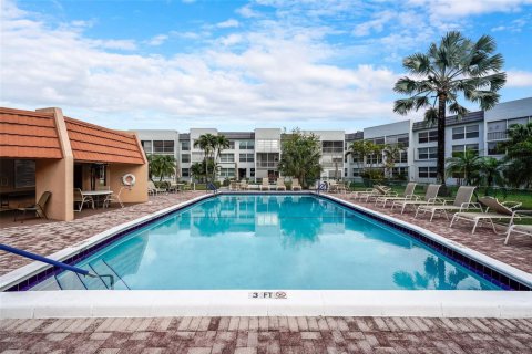 Copropriété à vendre à Pompano Beach, Floride: 1 chambre, 69.68 m2 № 2084595 - photo 24